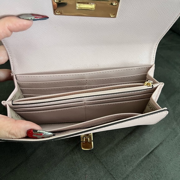 Light baby pink Micheal Kors handbag and matching wallet - Picture 4 of 5
